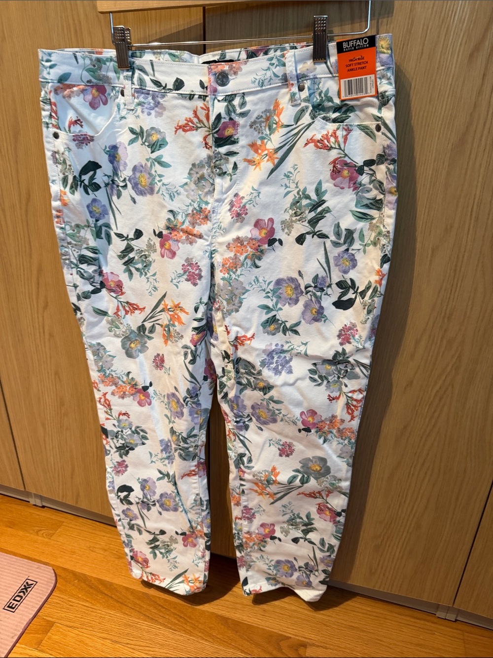 Buffalo David Bitton Cotton and Tencel mix  White Floral Print Woman’s Jeans